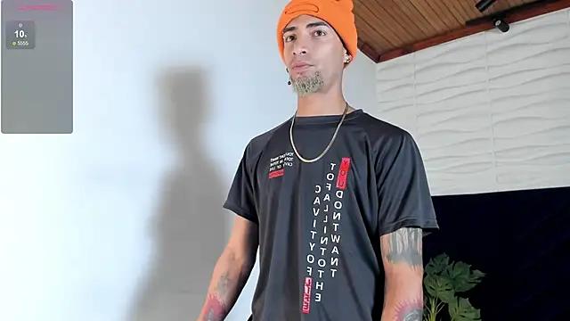 Snapshot of DrakeNeumann chatting on October 4, 2025, 3:48 am DrakeNeumann online show from October 4, 2025, 3:48 am