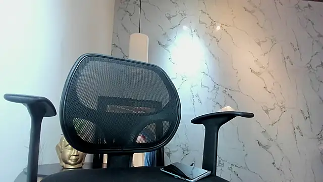 Snapshot of DrakeNeumann chatting on October 8, 2025, 3:48 am DrakeNeumann online show from October 8, 2025, 3:48 am