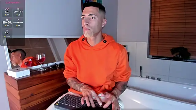 Snapshot of DrakeNeumann chatting on October 10, 2025, 3:38 am DrakeNeumann online show from October 10, 2025, 3:38 am