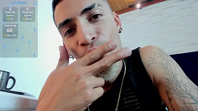 Snapshot of DrakeNeumann chatting on October 13, 2025, 3:39 am DrakeNeumann online show from October 13, 2025, 3:39 am