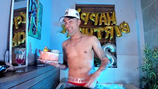 Snapshot of DrakeNeumann chatting on October 19, 2025, 4:02 am DrakeNeumann online show from October 19, 2025, 4:02 am