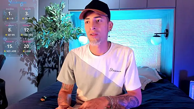 Snapshot of DrakeNeumann chatting on October 20, 2025, 3:29 am DrakeNeumann online show from October 20, 2025, 3:29 am