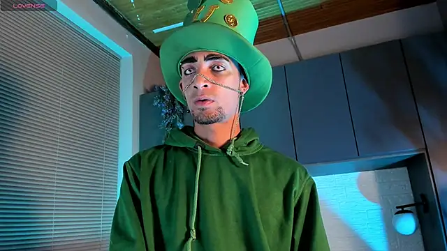 Snapshot of DrakeNeumann chatting on October 29, 2025, 3:53 am DrakeNeumann online show from October 29, 2025, 3:53 am