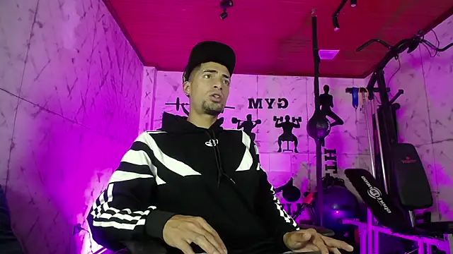 Snapshot of DrakeNeumann chatting on November 4, 2025, 3:05 am DrakeNeumann online show from November 4, 2025, 3:05 am