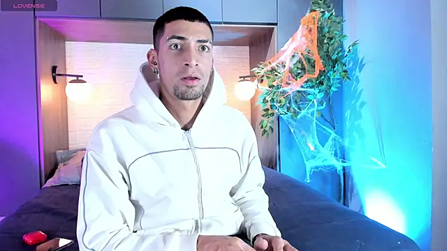 Snapshot of DrakeNeumann chatting on November 8, 2025, 3:50 am DrakeNeumann online show from November 8, 2025, 3:50 am