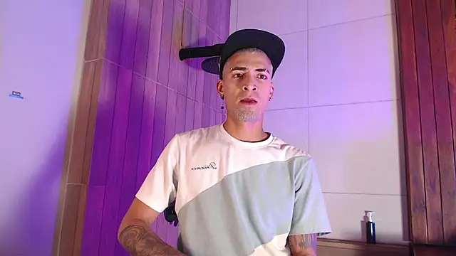 Snapshot of DrakeNeumann chatting on November 11, 2025, 3:50 am DrakeNeumann online show from November 11, 2025, 3:50 am