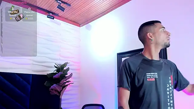 Snapshot of DrakeNeumann chatting on December 15, 2025, 3:33 am DrakeNeumann online show from December 15, 2025, 3:33 am