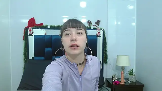 Snapshot of meloddy_collins chatting on December 6, 2024, 1:11 pm meloddy collins online show from December 6, 2024, 1:11 pm