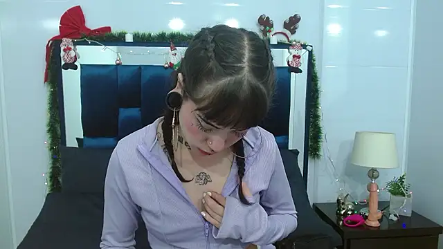 Snapshot of meloddy_collins chatting on December 6, 2024, 4:17 pm meloddy collins online show from December 6, 2024, 4:17 pm
