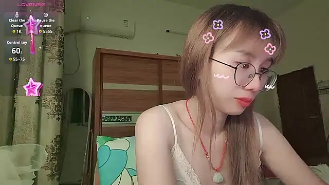 Lili 666 online show from July 4, 2026, 4:02 pm