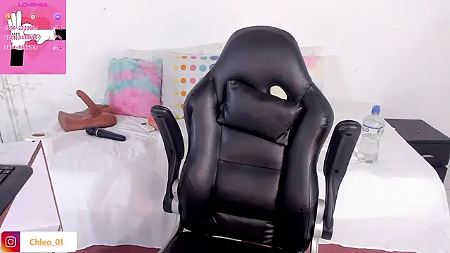 Chleo   online show from October 21, 2025, 2:29 pm