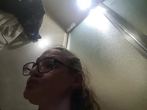 ILUV2TUCHMYKITTY online show from November 24, 2025, 12:38 pm