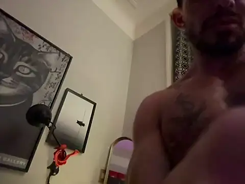 italian8764 online show from November 12, 2025, 3:29 am