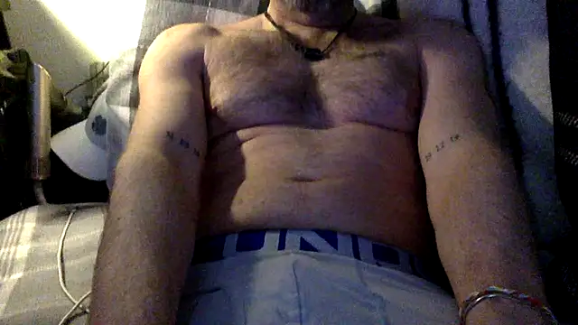 Snapshot of Stardrew123 chatting on February 18, 2026, 11:33 pm Stardrew123 online show from February 18, 2026, 11:33 pm