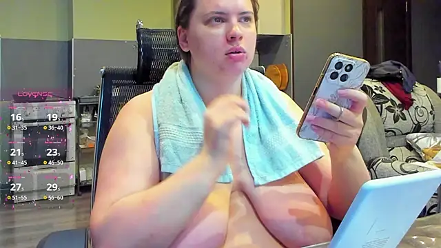 1lindsey1 online show from October 13, 2025, 2:00 am