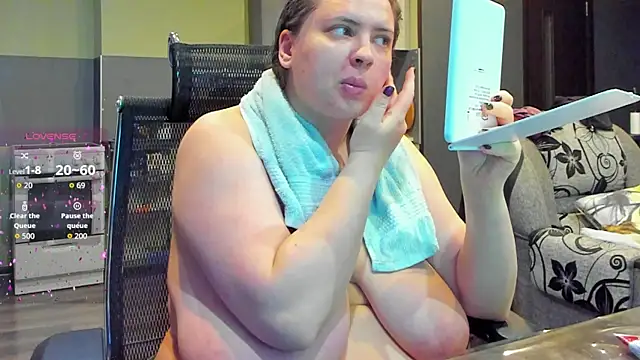 1lindsey1 online show from October 15, 2025, 5:40 am