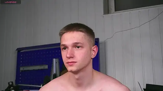 Snapshot of dustyn_fox chatting on December 22, 2025, 3:42 pm dustyn fox online show from December 22, 2025, 3:42 pm