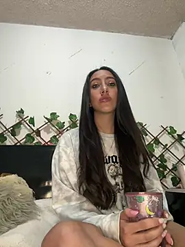 FrancellyHot online show from December 12, 2024, 3:32 am