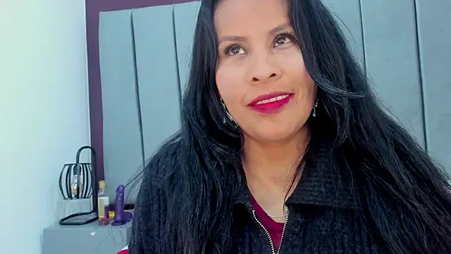 Anthonelaa   online show from March 3, 2025, 5:50 pm