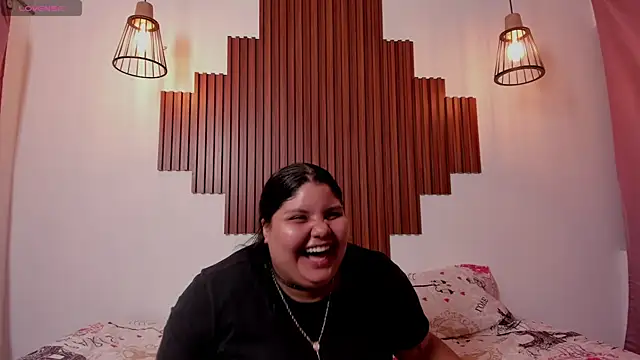  Shara Handal  online show from November 10, 2025, 2:10 am