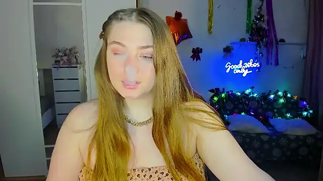 Snapshot of Demure_Smile chatting on December 6, 2024, 3:52 am Demure Smile online show from December 6, 2024, 3:52 am