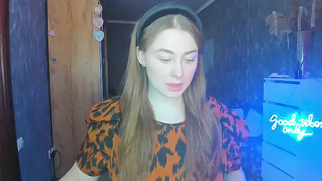 Snapshot of Demure_Smile chatting on February 26, 2025, 6:04 am Demure Smile online show from February 26, 2025, 6:04 am