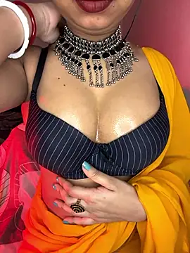 Snapshot of Hot-sexy222 chatting on January 15, 2026, 1:43 am Hot-sexy222 online show from January 15, 2026, 1:43 am