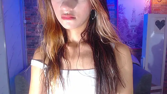 Snapshot of Laurita_b chatting on December 12, 2024, 8:21 pm Laurita b online show from December 12, 2024, 8:21 pm