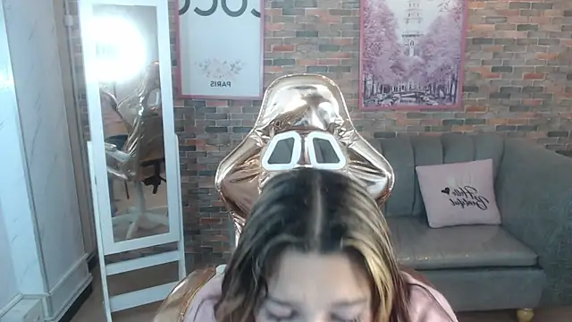 Snapshot of Laurita_b chatting on January 3, 2025, 7:50 pm Laurita b online show from January 3, 2025, 7:50 pm