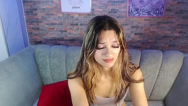 Snapshot of Laurita_b chatting on February 8, 2025, 11:45 pm Laurita b online show from February 8, 2025, 11:45 pm