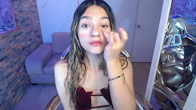 Snapshot of Laurita_b chatting on September 20, 2025, 7:59 pm Laurita b online show from September 20, 2025, 7:59 pm