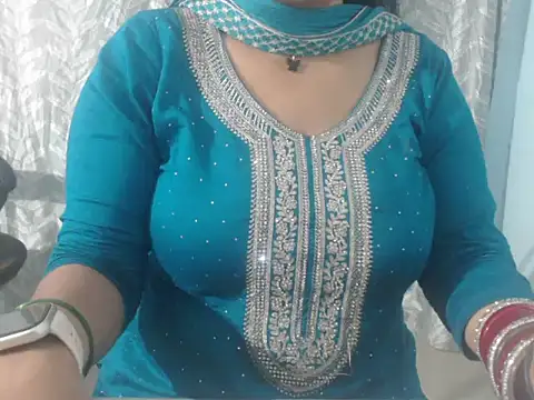 cute-priy online show from January 23, 2025, 5:13 am