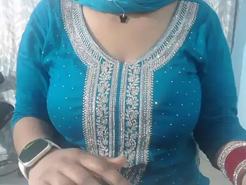 cute-priy online show from January 23, 2025, 9:08 am