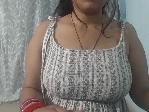 cute-priy online show from February 8, 2025, 12:28 pm