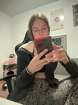 Snapshot of Piinkpandora chatting on February 12, 2026, 9:32 pm Piinkpandora online show from February 12, 2026, 9:32 pm