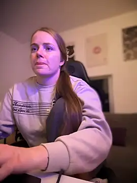 Snapshot of Piinkpandora chatting on February 17, 2026, 9:21 pm Piinkpandora online show from February 17, 2026, 9:21 pm