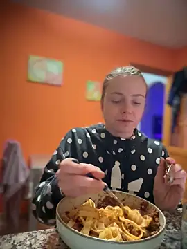 Snapshot of Piinkpandora chatting on March 4, 2026, 8:59 pm Piinkpandora online show from March 4, 2026, 8:59 pm