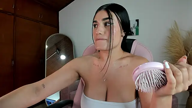 Snapshot of Alheli_16 chatting on February 21, 2026, 12:06 pm Alheli 16 online show from February 21, 2026, 12:06 pm