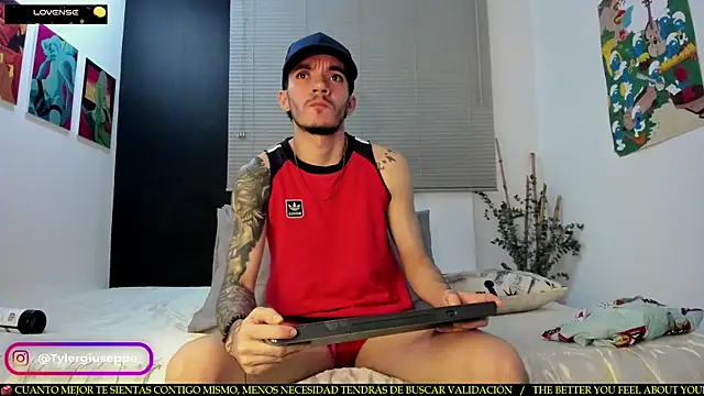 Snapshot of Tylergiuseppe_ chatting on February 22, 2025, 9:37 pm Tylergiuseppe  online show from February 22, 2025, 9:37 pm