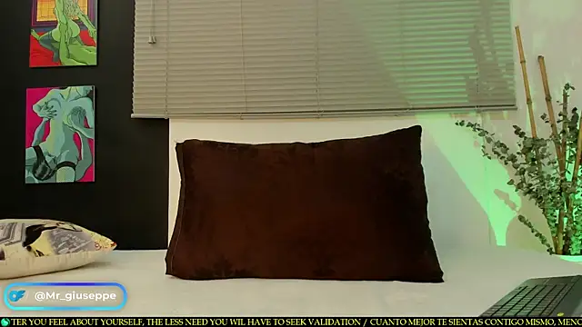 Snapshot of Tylergiuseppe_ chatting on March 6, 2025, 10:04 pm Tylergiuseppe  online show from March 6, 2025, 10:04 pm
