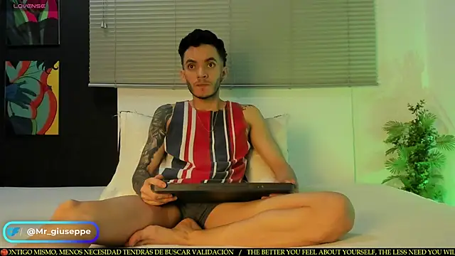 Snapshot of Tylergiuseppe_ chatting on September 26, 2025, 9:08 pm Tylergiuseppe  online show from September 26, 2025, 9:08 pm