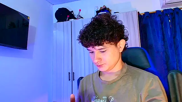 Nathan Bluee online show from December 17, 2025, 4:46 pm