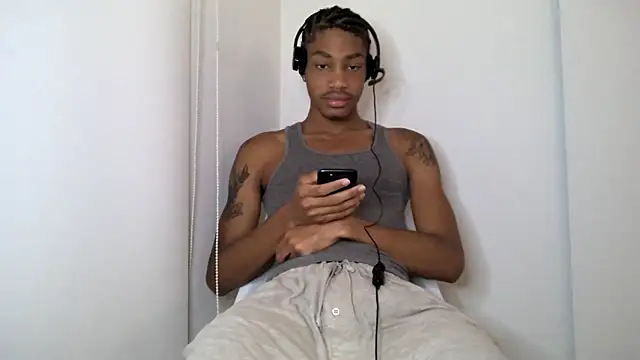 Snapshot of Skinnyblackman chatting on October 2, 2025, 2:40 am Skinnyblackman online show from October 2, 2025, 2:40 am