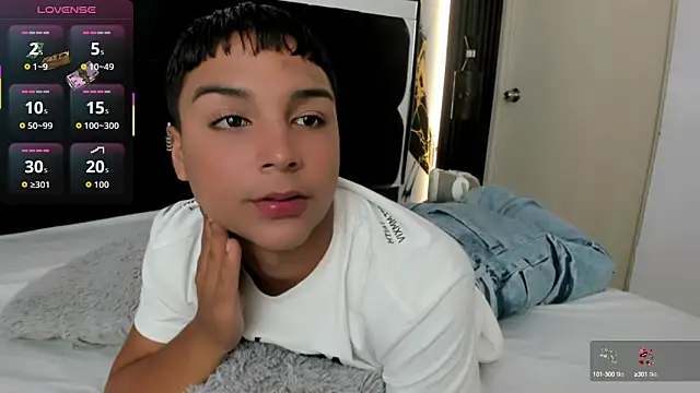 Snapshot of Seductivo_jr chatting on October 6, 2025, 3:48 am Seductivo jr online show from October 6, 2025, 3:48 am