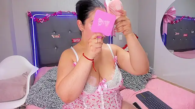 Snapshot of emma_lye chatting on March 5, 2026, 8:05 pm emma lye online show from March 5, 2026, 8:05 pm