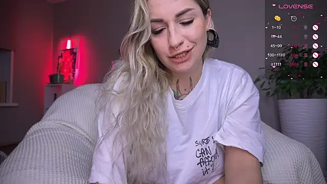 Snapshot of Tanya_Acid chatting on October 6, 2025, 4:48 pm Tanya Acid online show from October 6, 2025, 4:48 pm