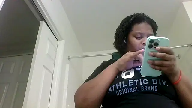 Snapshot of Prettynthick12 chatting on February 15, 2026, 4:31 am Prettynthick12 online show from February 15, 2026, 4:31 am