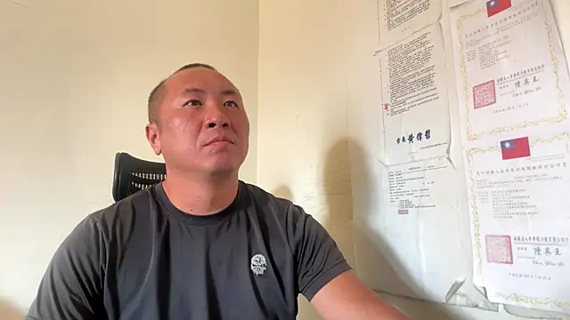 chih515 online show from November 4, 2025, 1:27 am