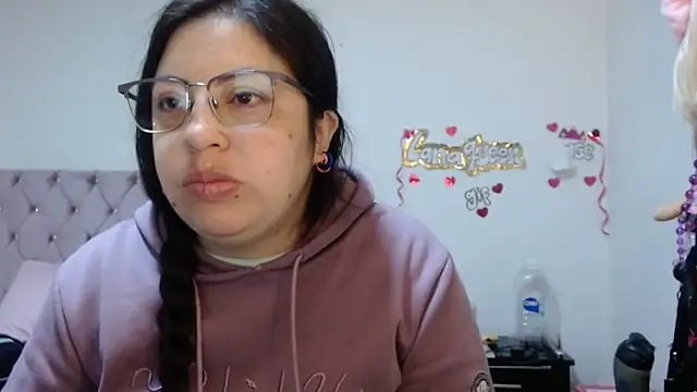 lanaqueen699 online show from April 17, 2026, 12:30 pm