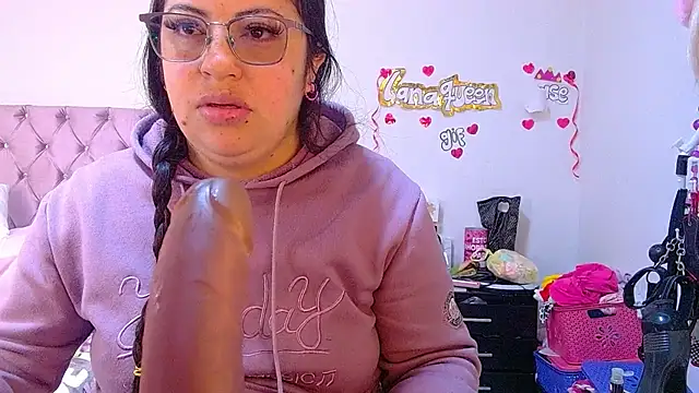 lanaqueen699 online show from June 26, 2026, 12:20 pm